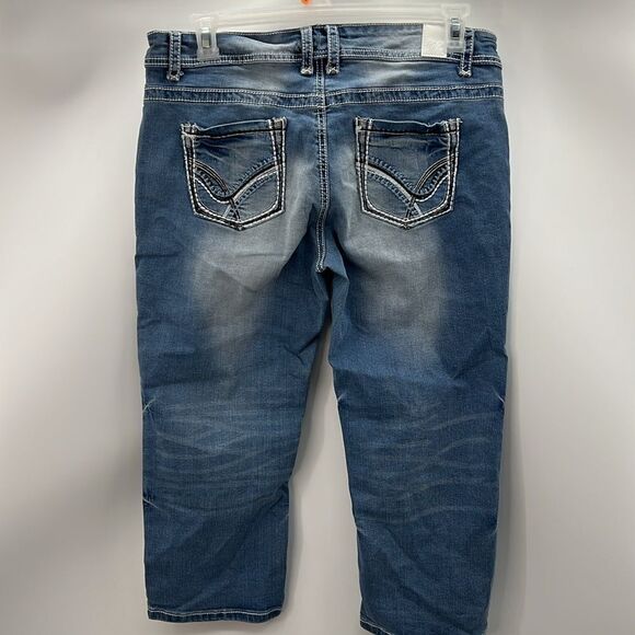Maurices original distressed size 16 reg denim capri - Picture 4 of 5